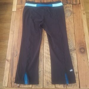Alo Yoga Capri Black & Blue Legging * GREAT DEAL!